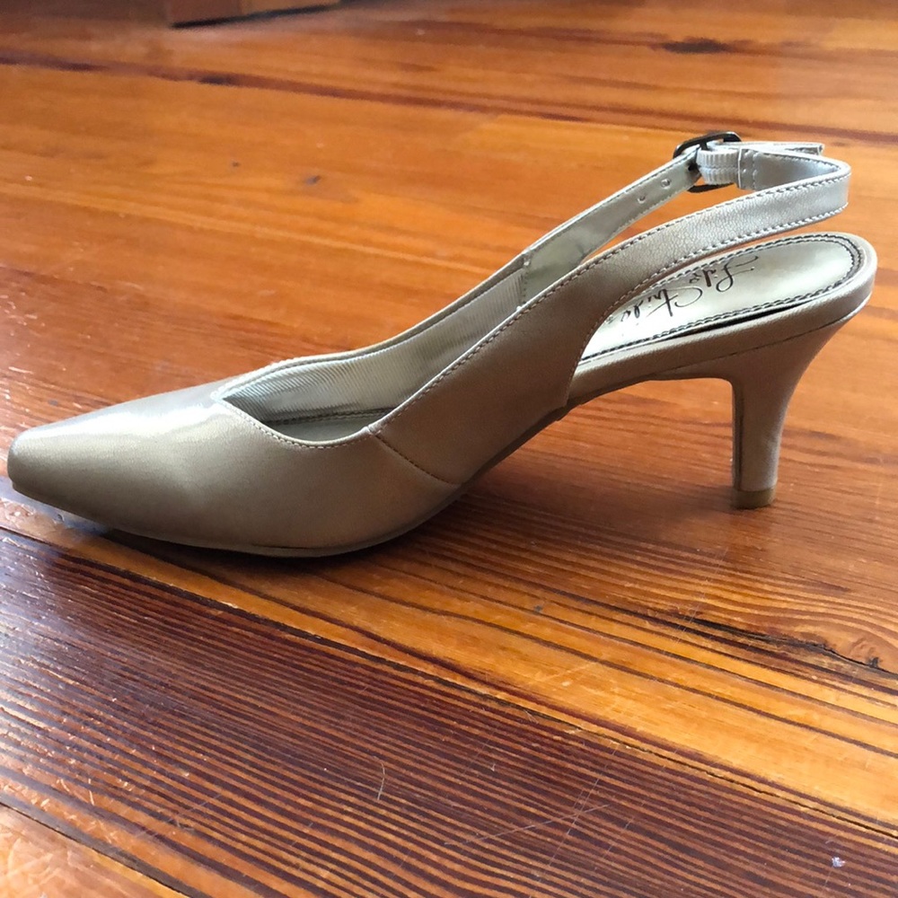 Life Stride champagne pumps size 8